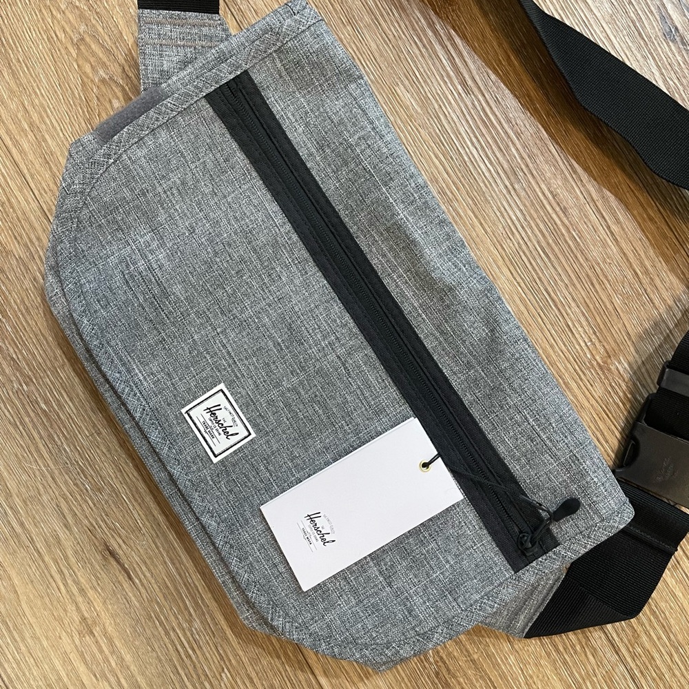 Herschel Raven Crossbody Grade Mid-Volume